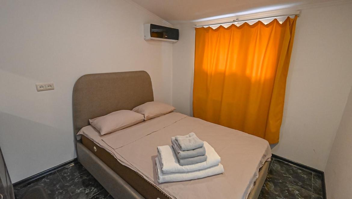4 Bedroom Apartment On Liberty Square Tbilisi Exterior foto